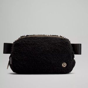 NWT Lululemon Everywhere Belt Bag BLACK FLEECE